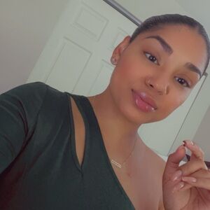 Meet your Posher, Mena